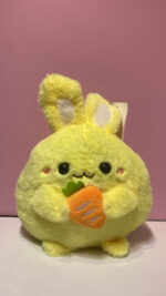 عروسک خرگوش قلمبه با هویج در دست 02| ارتفاع ۲۸ سانتی‌متر