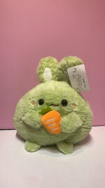 عروسک خرگوش قلمبه با هویج در دست 03| ارتفاع ۲۸ سانتی‌متر